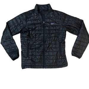 Patagonia Women's XL Nano Puff Insulated Jacket Black. fits like a large. not XL